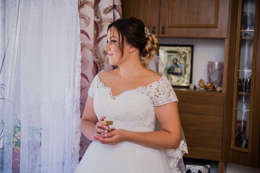 Продам весільну сукню