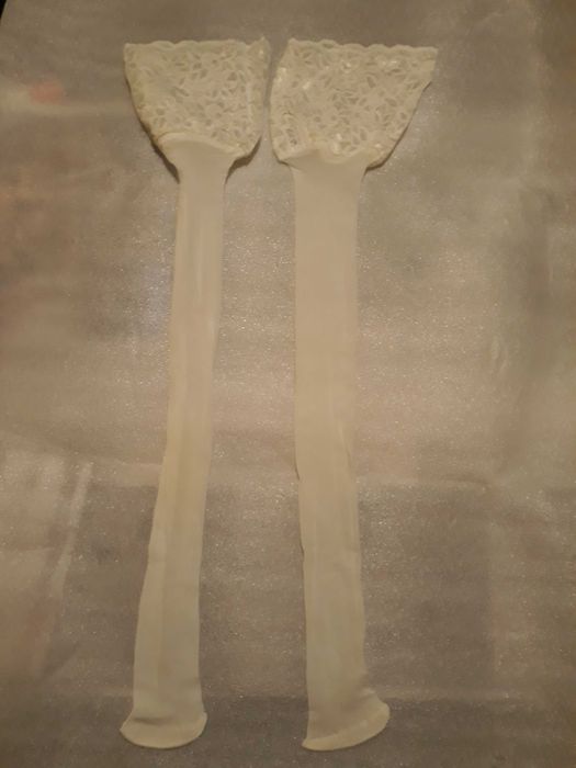 Nowe nieużywane bez metki pończochy samonośne.