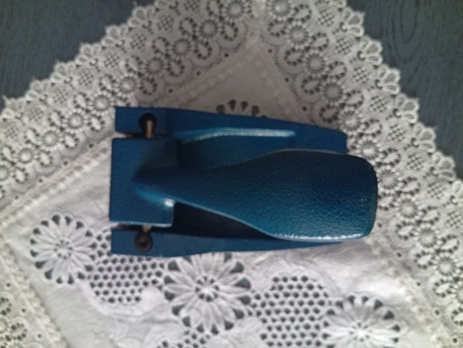 Dziurkacz biurowy duży