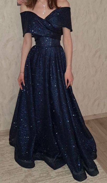 Вечірня жіноча сукня