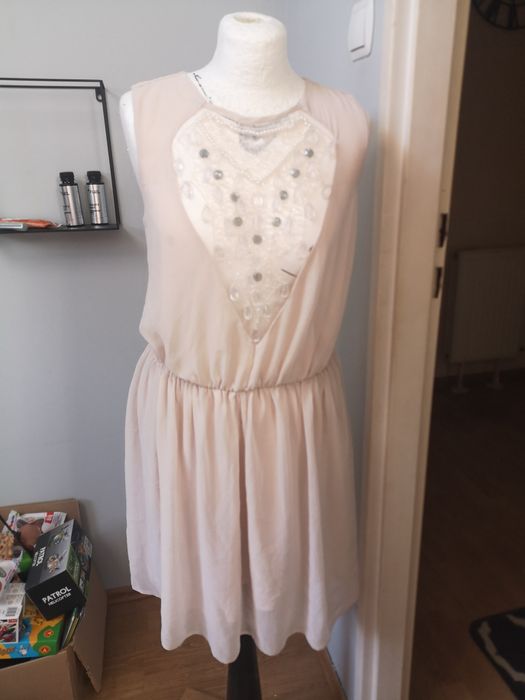 Przepiękna sukienka z kryształkami i perełkami na dekoldzie. Asos 38.