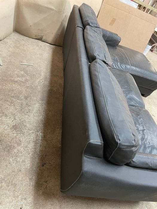 Sofa em pele preta