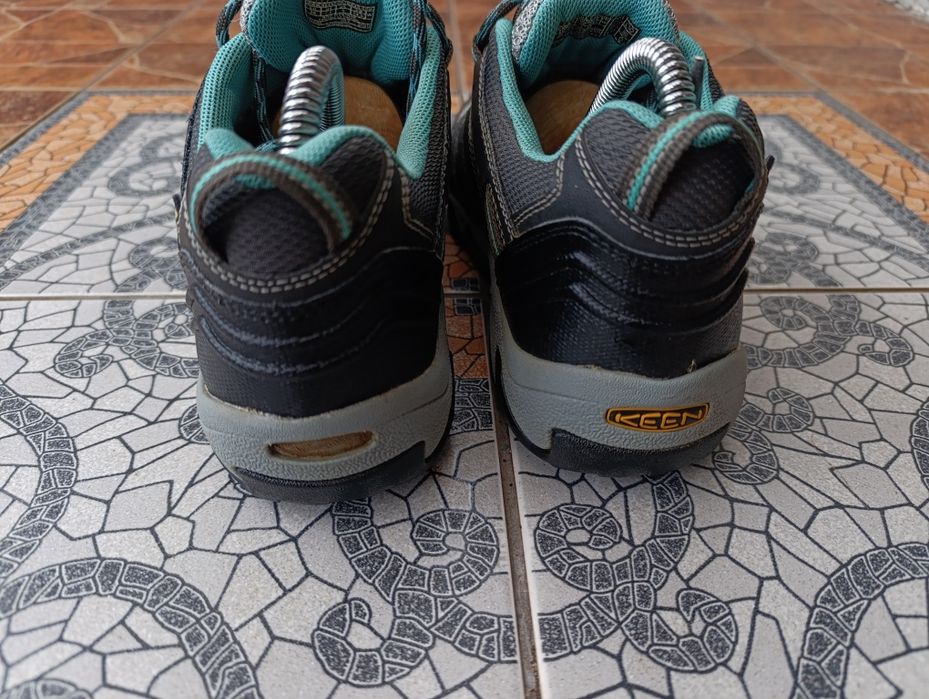 Keen 37p. Жіночі трекінгові кросівки water proof.