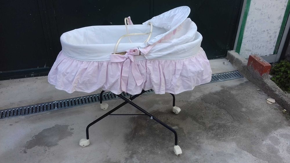 Berços para bebés menina e menino