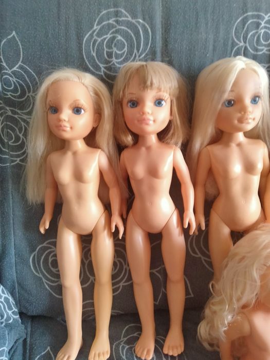 Nancy 9 bonecas não tem roupa