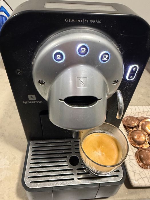 Máquina Nespresso Gemini CS 100 PRO