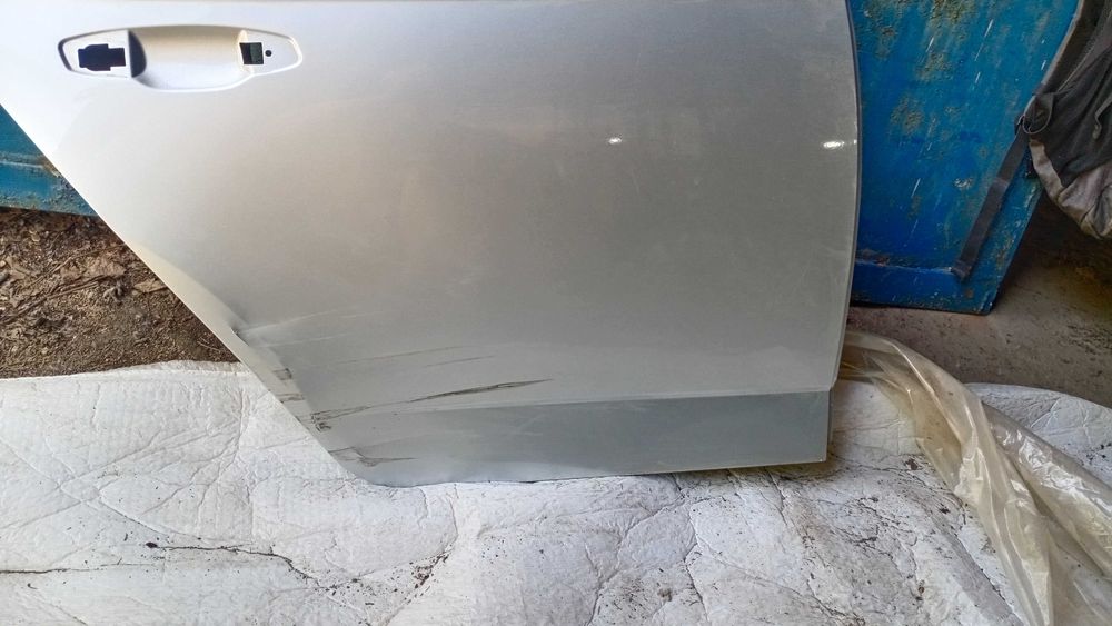 Дверь задняя правая Skoda Fabia 3 Шкода Фабия под ремонт