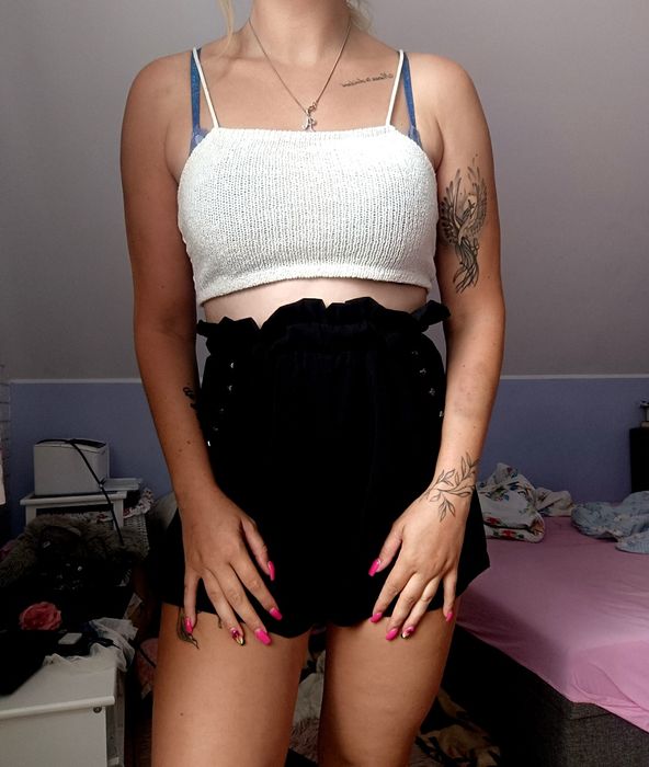 Top krótki s Bershka szydełko