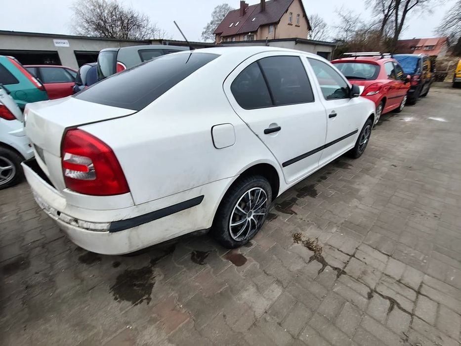 skoda octavia 2 ii lift 2012 1,6 p 2006 r. 2,0 d na części podsufitka drzwi szyby lusterko zamek lampa itp