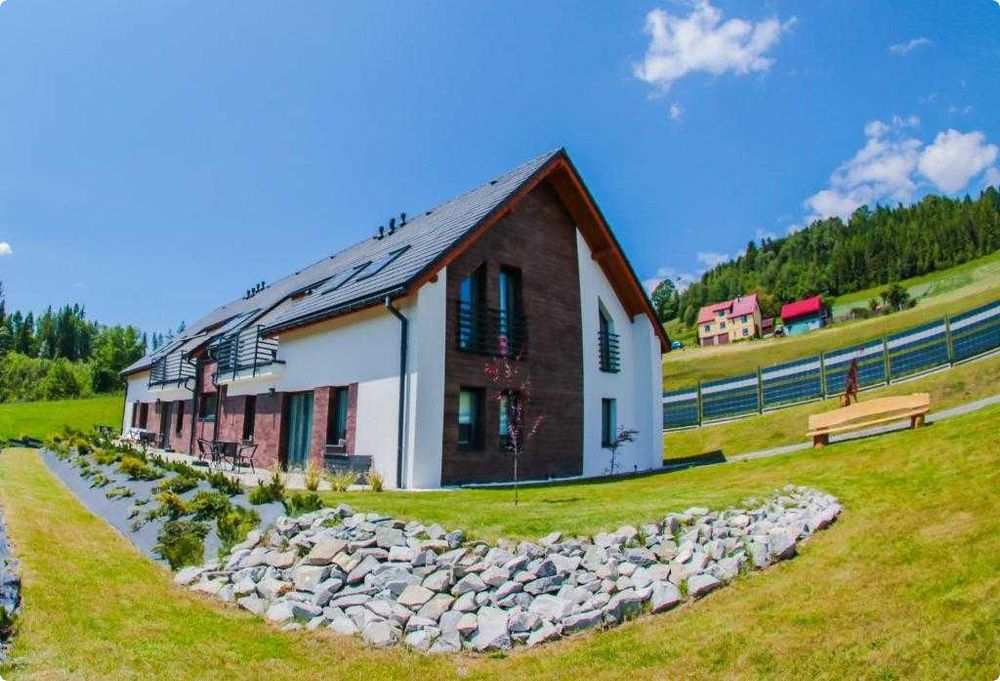 Apartamenty 2-5 osobowe z klimatyzacją i aneksem w beskidzie/k Wisły , przy trójstyku granic, jaccuzi , sauna , plac zabaw .