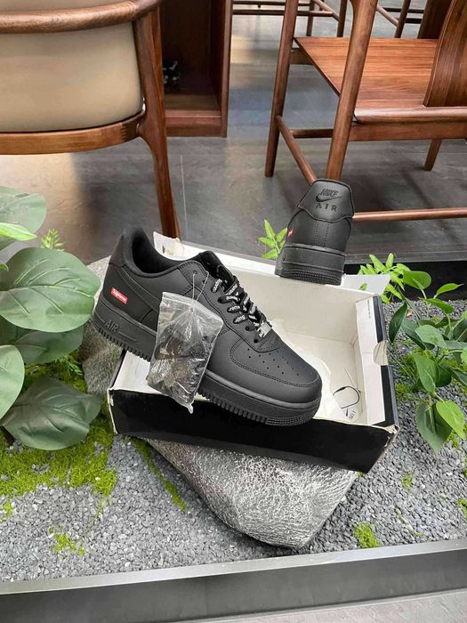 Nike Air Force 1 Low Supreme Czarny r.42