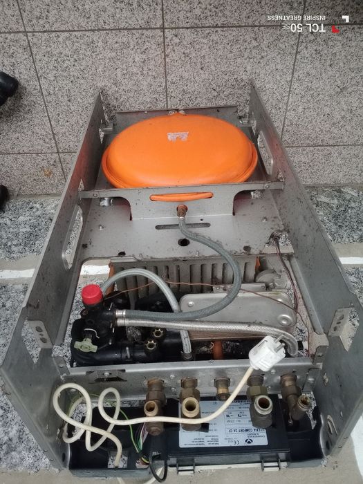 Esquentador wilo para reparação, já está parado a muito tempo.