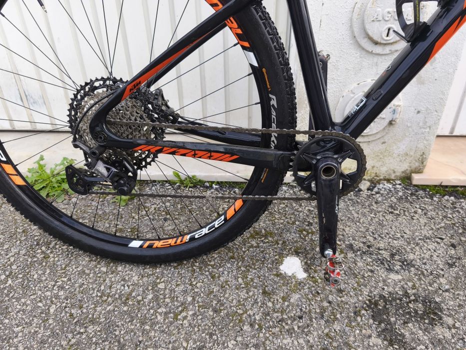 Bicicleta BTT carbono