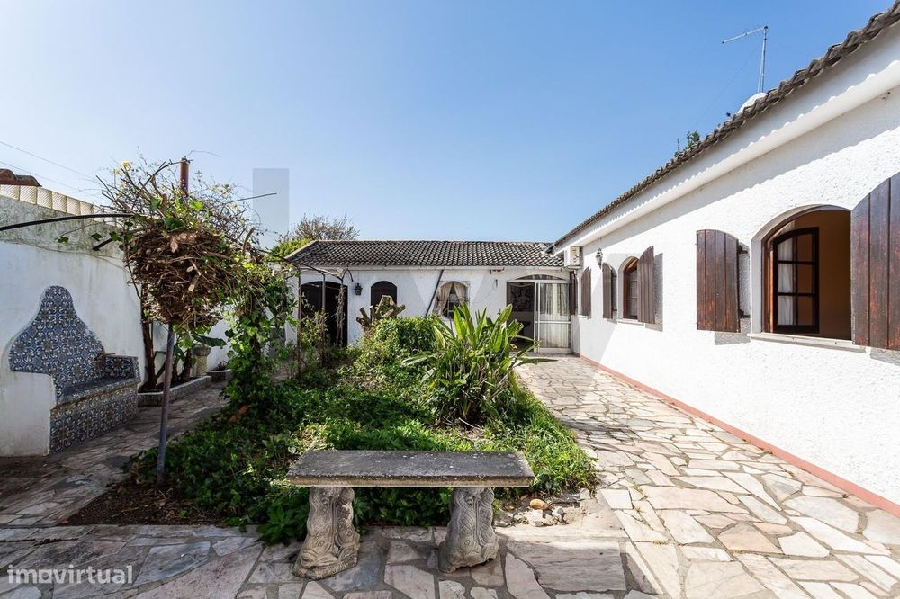 Duas Moradias num lote 564m2  no Centro de Almeirim