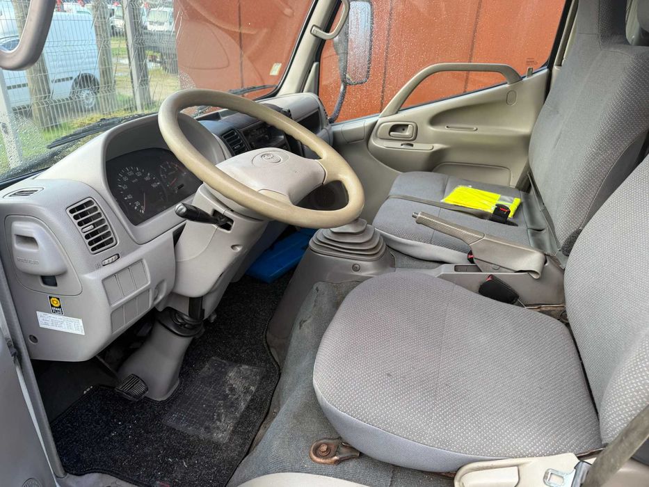 Carrinha toyota dyna tribasculante