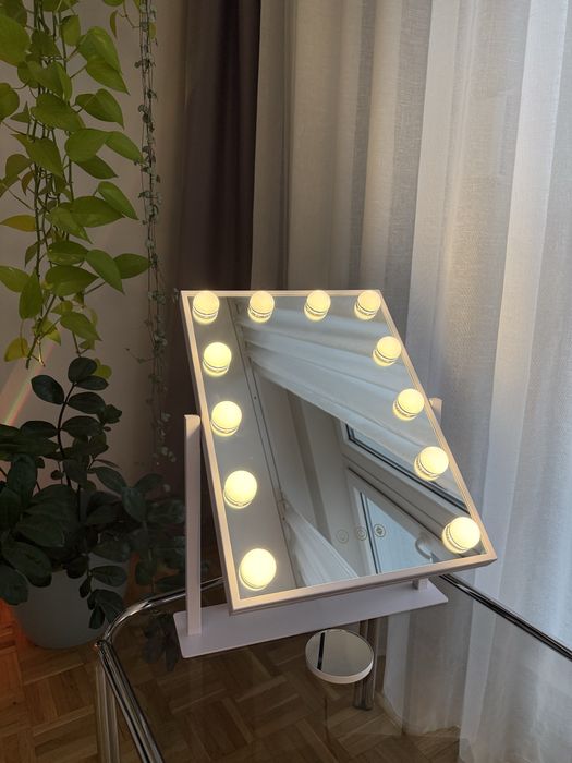 Nowe lustro do makijażu podświetlane toaletka kosmetyczne lusterko