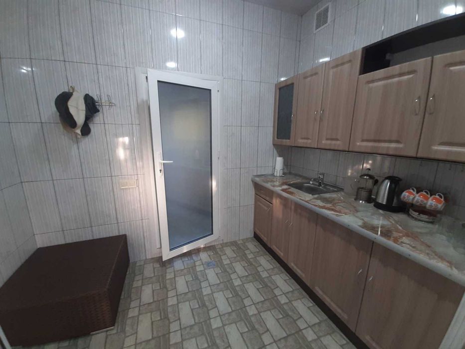 с.Бондарня. Дом 230 кв. Расположен 70 км. от Киева. Генератор.