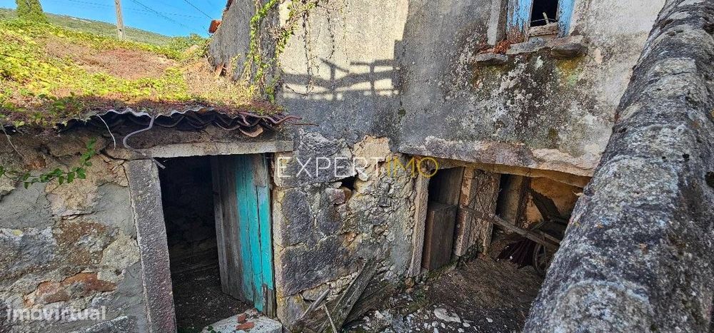 Casa em pedra para restaurar no concelho de Pombal
