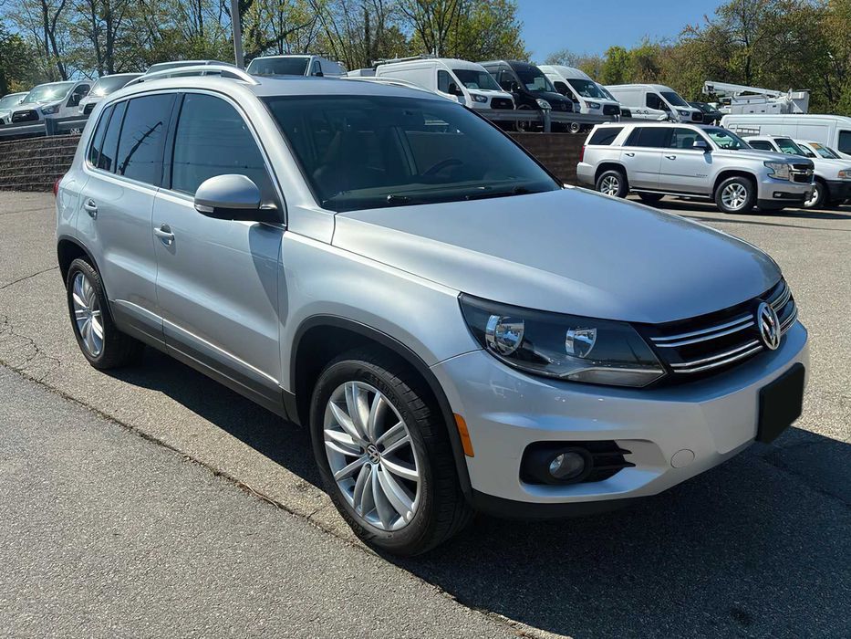 Volkswagen Tiguan Sport      2015