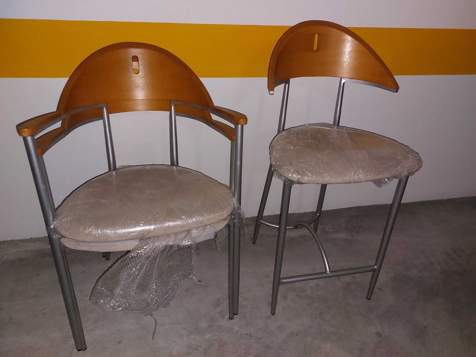 Conjunto mesa de cozinha (120 x 80cm)) + 4 cadeiras + 2 bancos balcão.