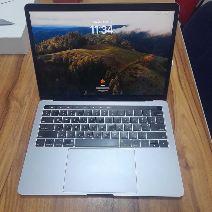 Macbook pro 13 256GB 2019 року