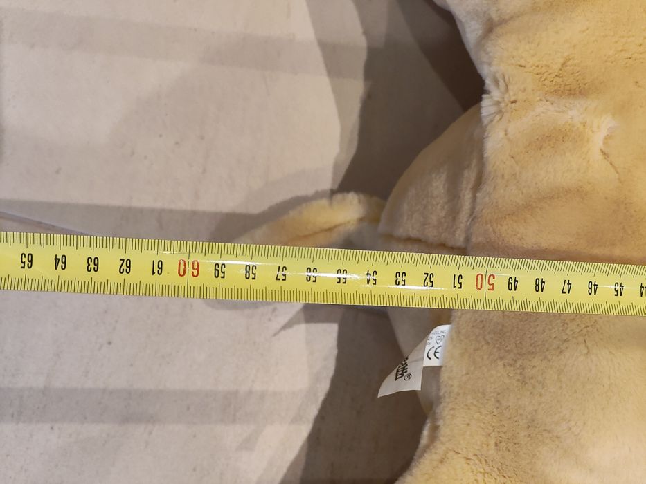 Peluche cão com cachecol e gorro