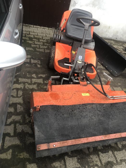 Traktorek zamiatarka huspwarna