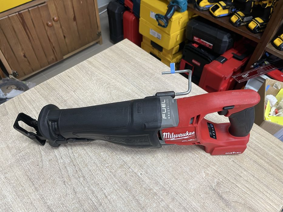 Milwaukee M18 2721-20 ONEFSZ / безщіткова шабельна пила Мілвокі