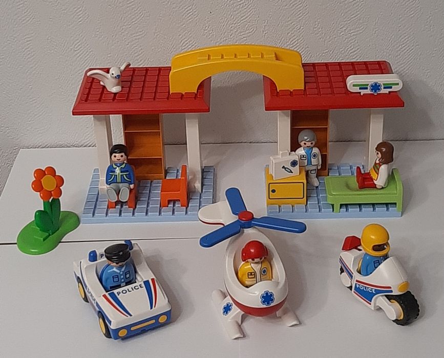 Набор Playmobil "Больница с паромедиками и полицескими" (5046)