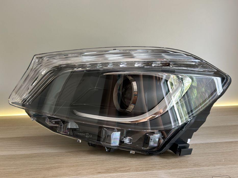 Farol / ótica Mercedes Benz Class A - W117 - Esquerdo - Bi-xenon