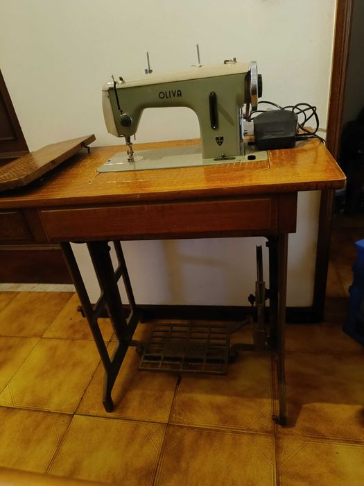 Máquina de costura Oliva