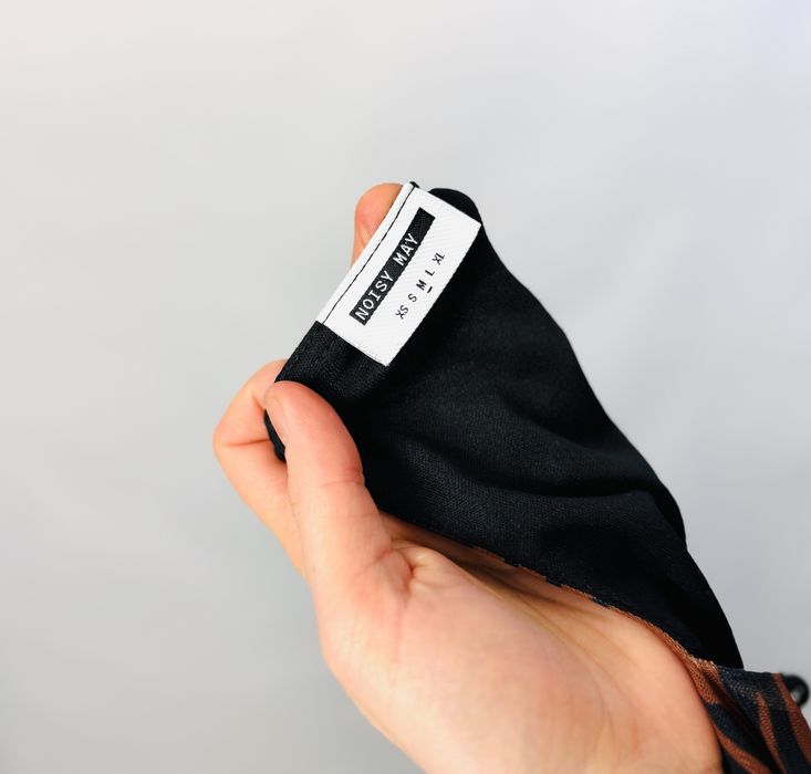 Brązowa sukienka w zwierzęcy wzór M 38