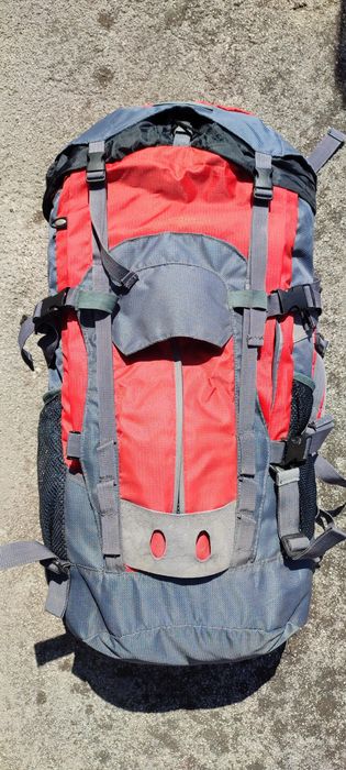 Mochila de caminhada campismo muito bom estado super confortável usar