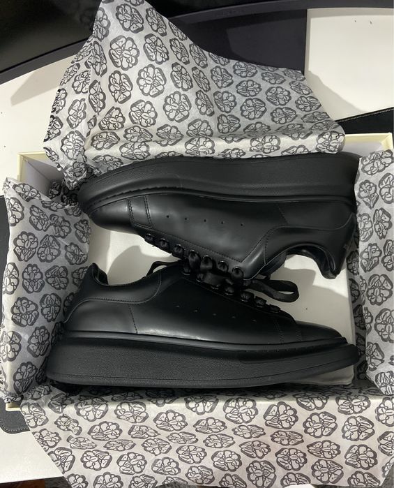 Tenis Alexander Mqueen Preta