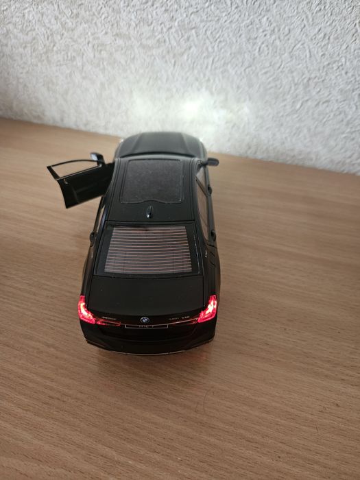 Модель bmw  7 1:24