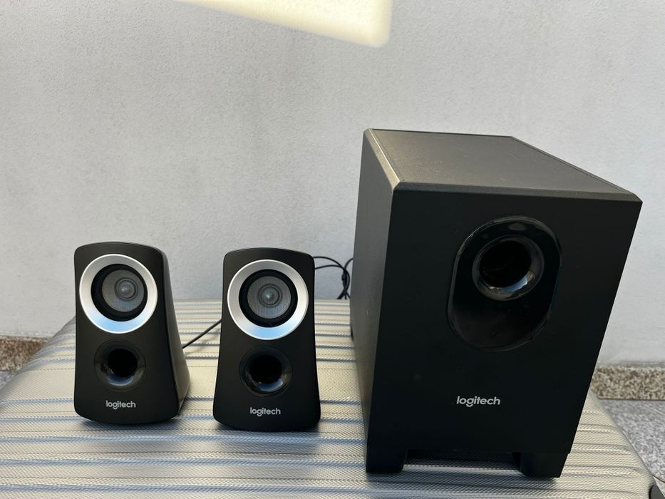 Sistema de Som Logitech 2.1 – Colunas + Subwoofer