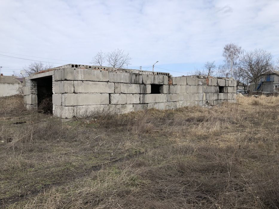 4 суміжні земельні ділянки з недобудовами 50соток