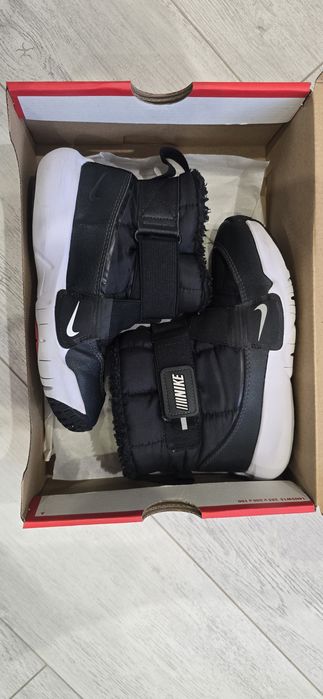 Продам сопожки Nike