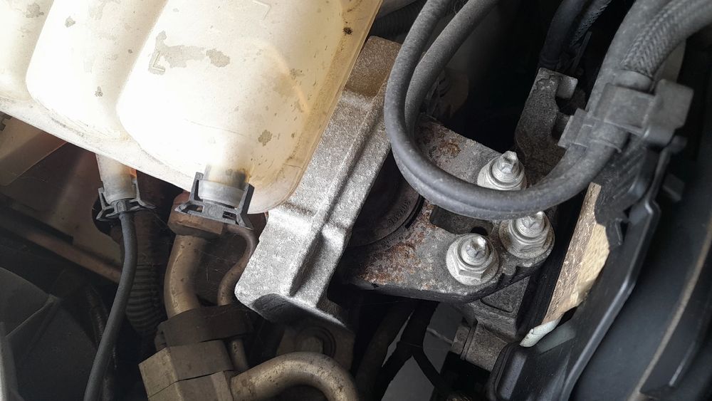Apoio do motor FORD Focus III Carrinha