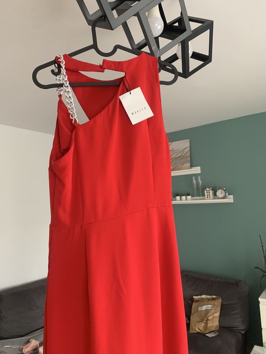 Piękna czerwona długa sukienka mohito