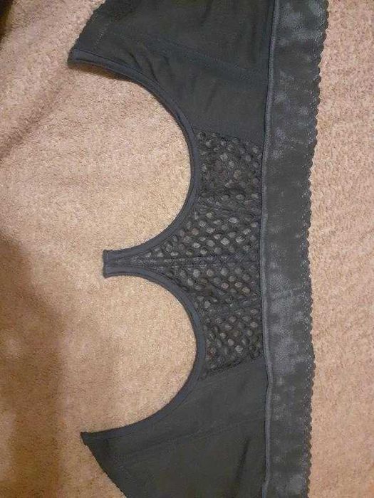 Открытый черный бюстгалтер бра