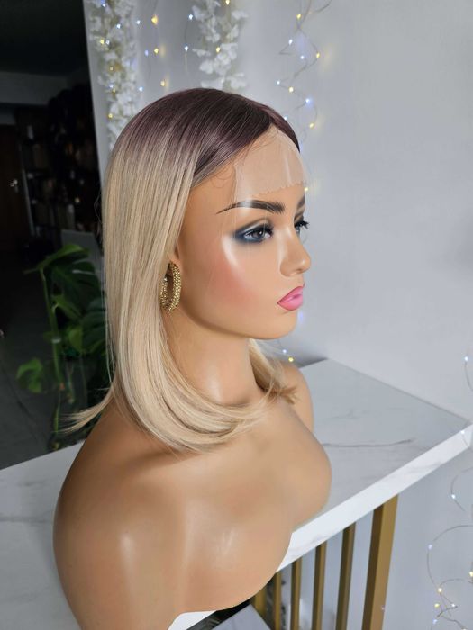 Topper Chloe jasny słoneczny blond z odrostem. Zagęszczenie fryzury