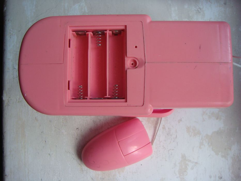 Дитяча швейна машинка рожевого кольору без батарейок