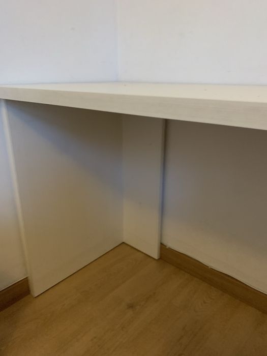 Secretária branca em muito bom estado