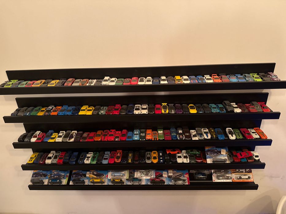 Hotwheels około 200/250 sztuk + 3 razy hotwheels premium