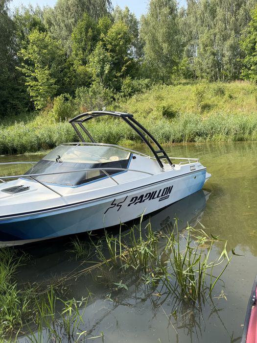 Lodz motorowa kabinowa 4.3 mercrusier z przyczepa
