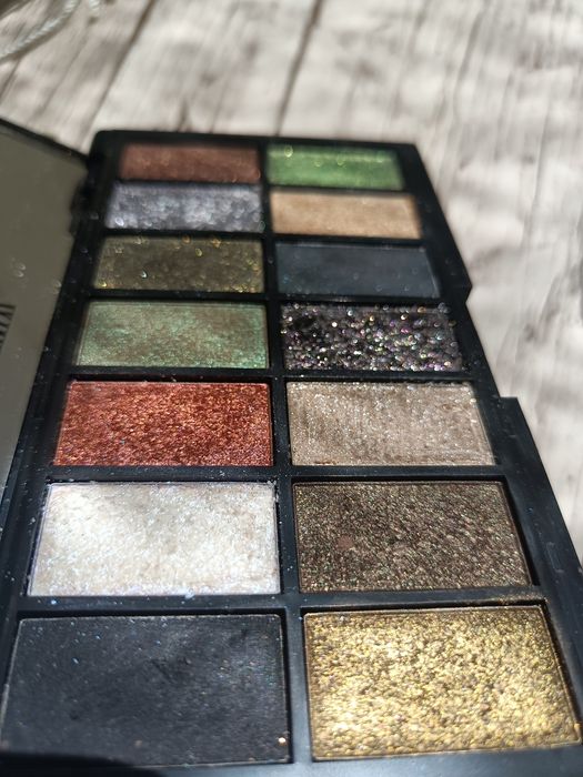Isamaya paleta cieni, cienie