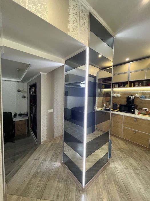 Продаю Комерческое Помещение Центр ( Мариупольская) возле  Грифеля