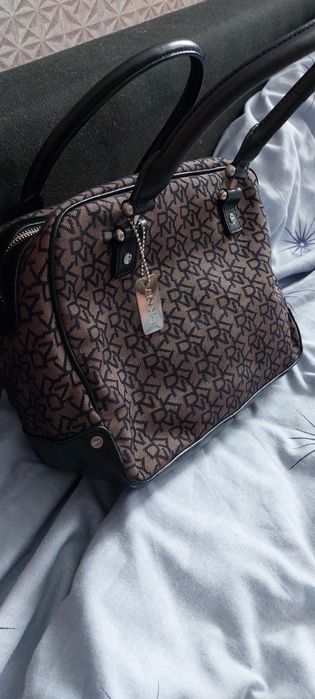 DKNY Nowa torebka z portfelem .na ramię I do ręki.