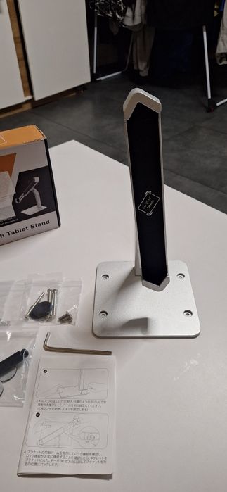 Profesjonalny  stojak na tablet z kluczykiem